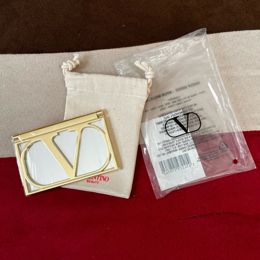 Valentino Gold Compact Makeup Mirror, GWP!